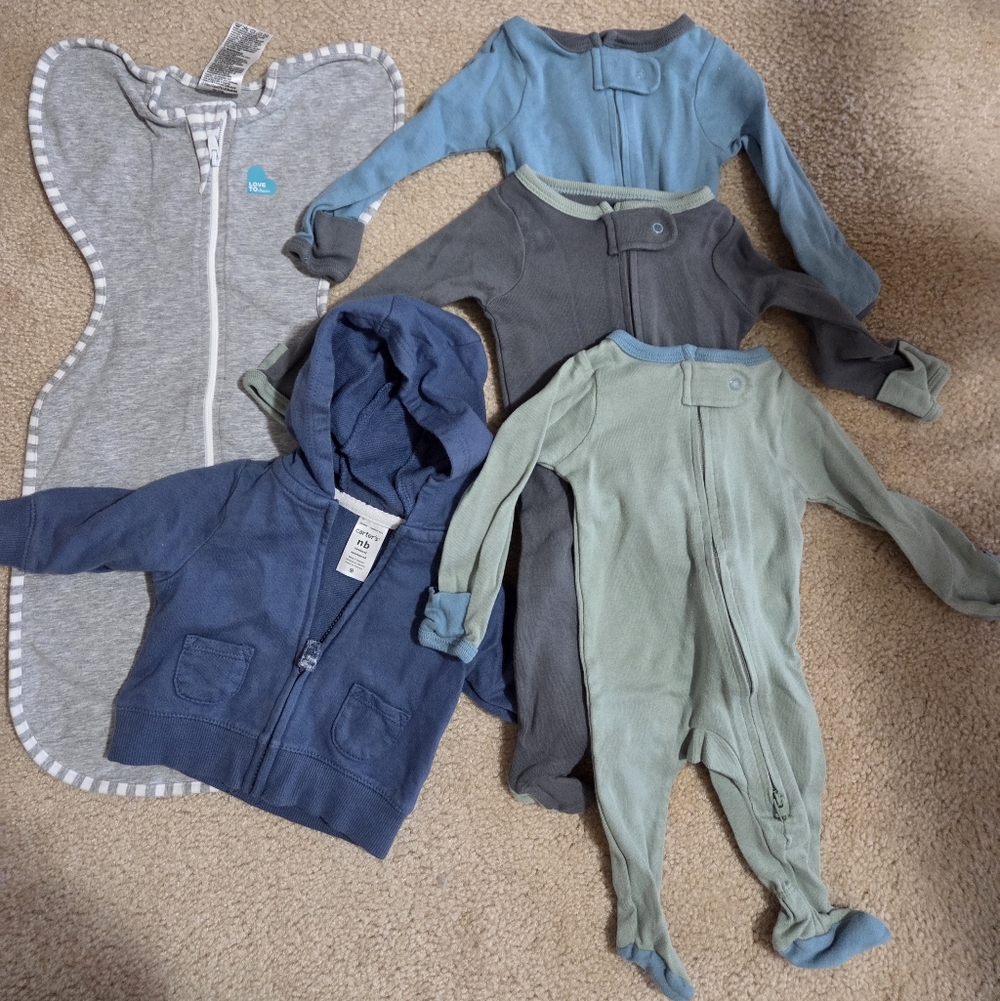 6 Piece Newborn Clothing Lot & Blankets